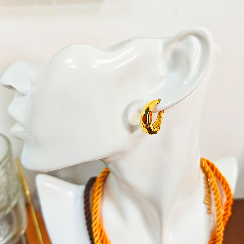 🔥 18K Gold Plated Mini Hoop Earrings - The 'Expensive Look' Huggie Hoops Everyone's Obsessing Over
